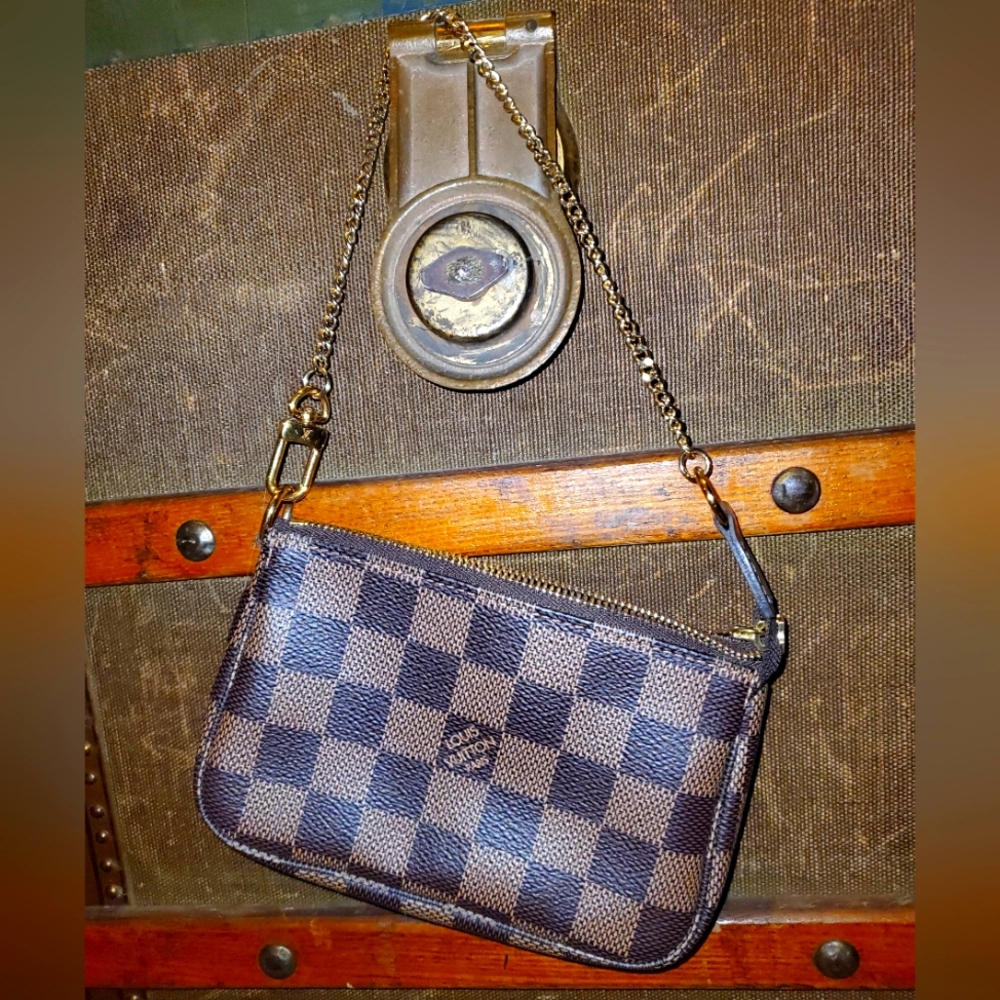 🖤 Authentic Louis Vuitton Damier Mini Pochette 🖤
